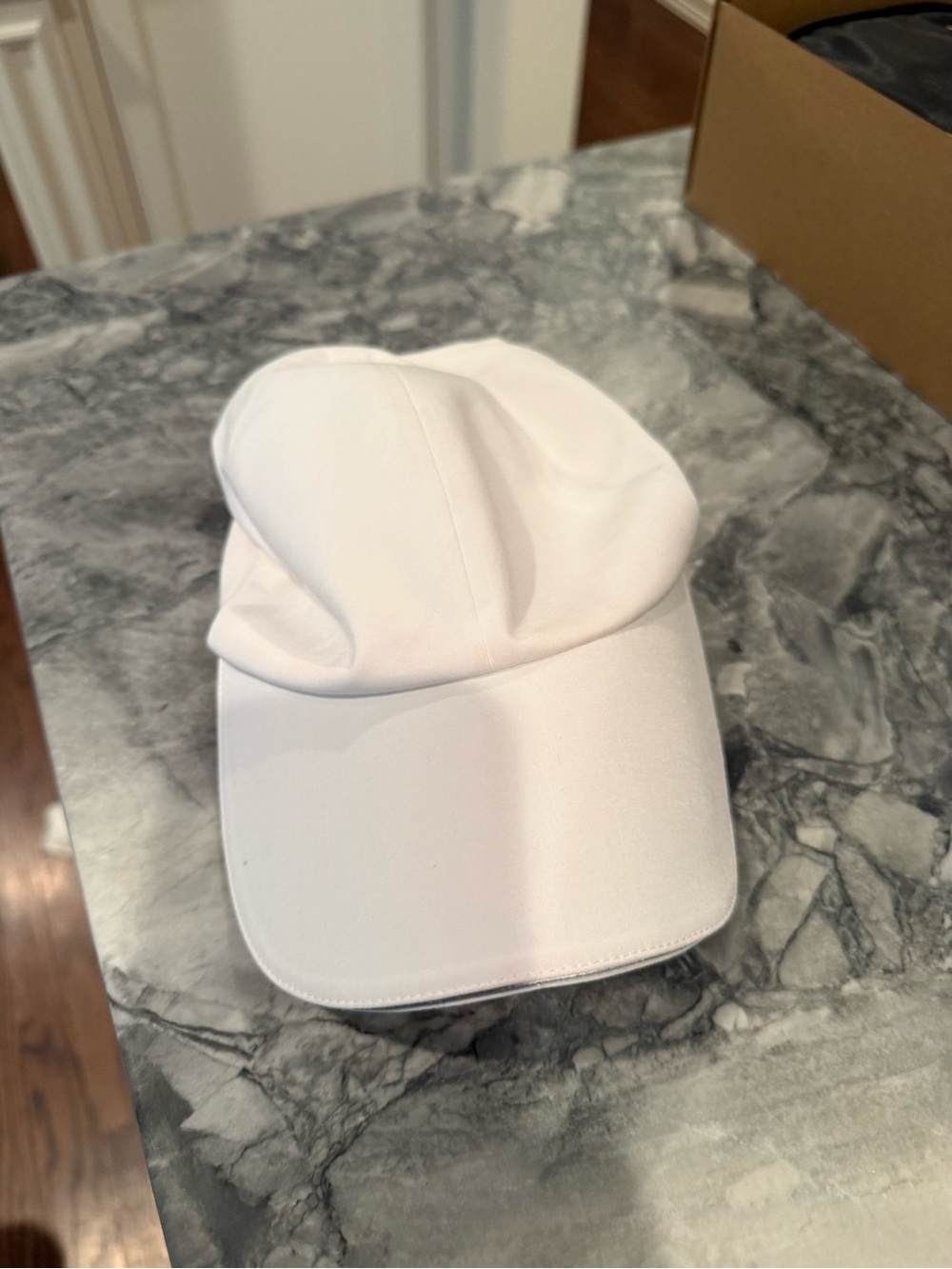 Lululemon white hat -os